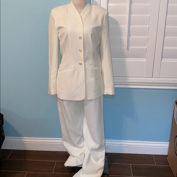 Hugo Buscati collection eggshell color pantsuit - Picture 1 of 6